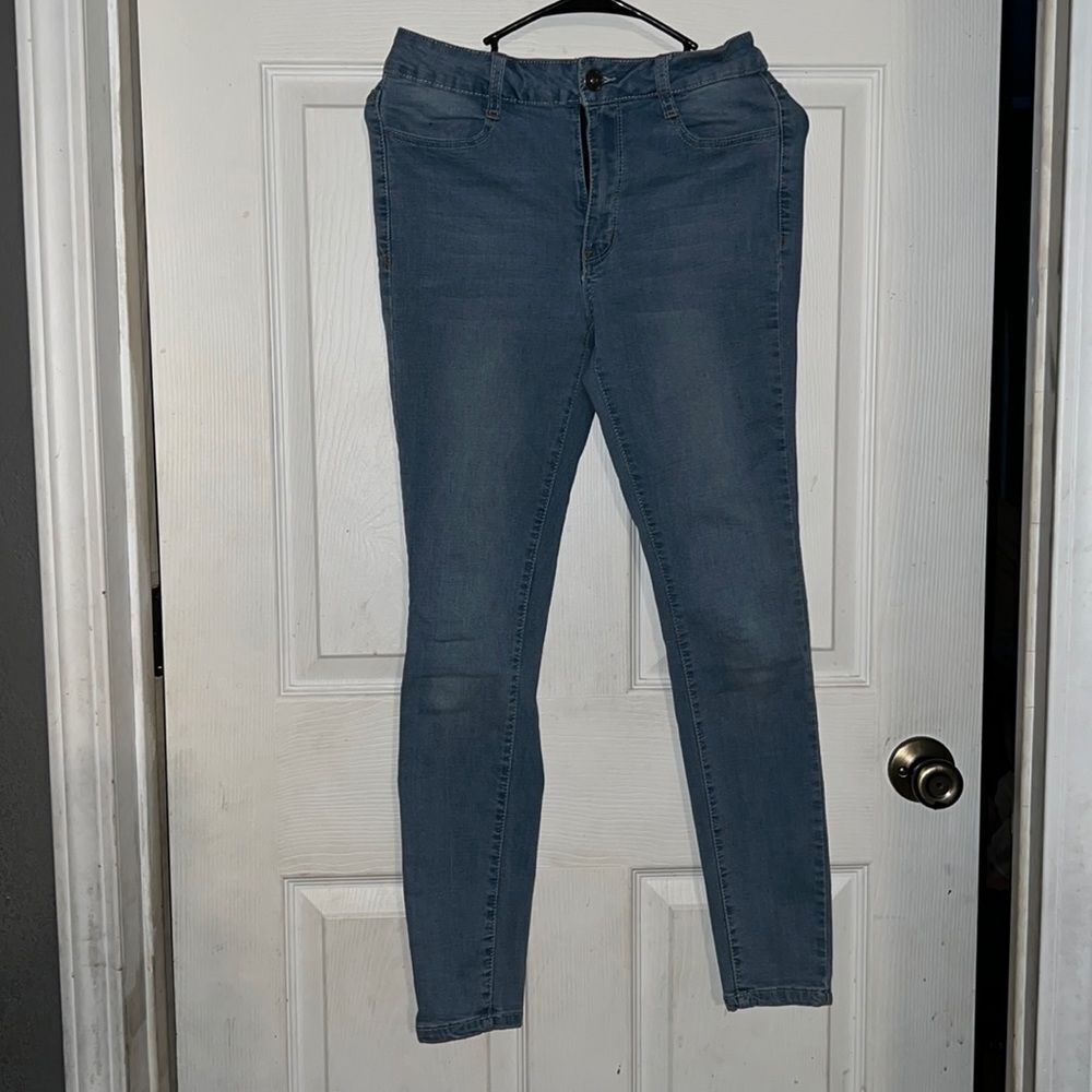 SERPENTINE JEANS. skinny jeans color light blue .. size 6